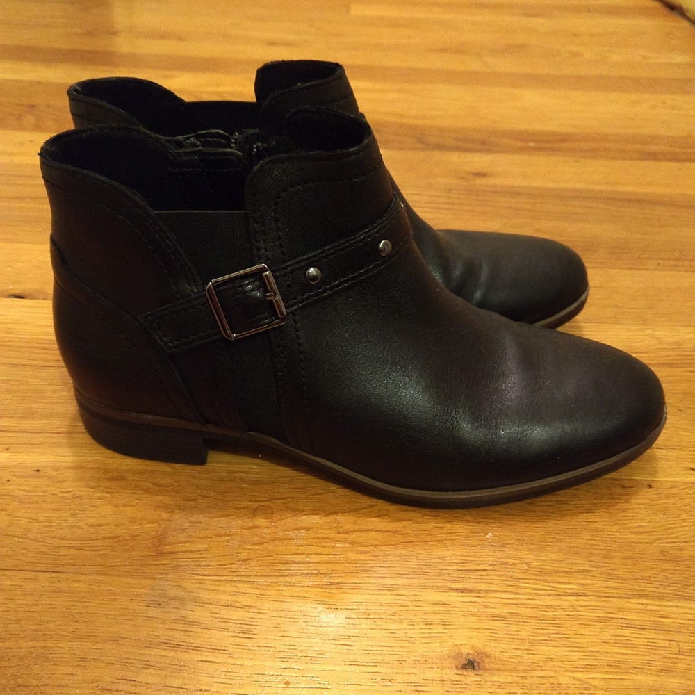 Women's Clark's Trish Strap Ankle Boot, black leather NWOT, size 7.5M
